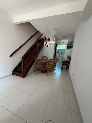 Casa em Condomínio para Locação em Cabo Frio, Palmeiras, 2 dormitórios, 1 banheiro, 1 vaga