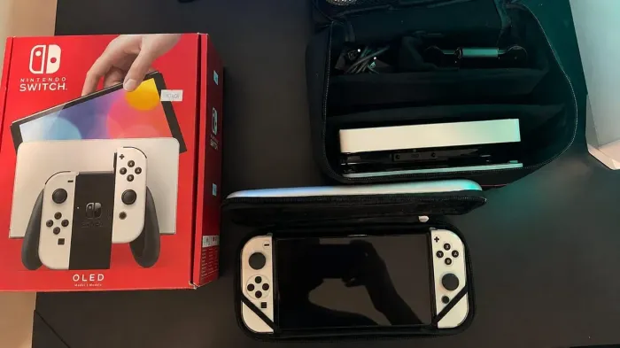 Switch OLED Branco ZERADO + Kit Viagem Completo (OPORTUNIDADE)