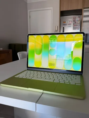 MacBook Neo - Citrus (Verde Limão)