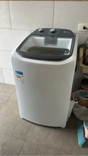 Apenas venda, máquina Eletrolux de 13 KG nova. 1 semana de uso com nota fiscal