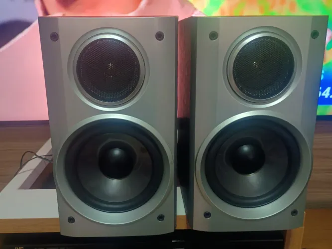 Caixas de som Aiwa Japonesa + pedestais