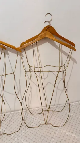 Cabide silhueta 3d