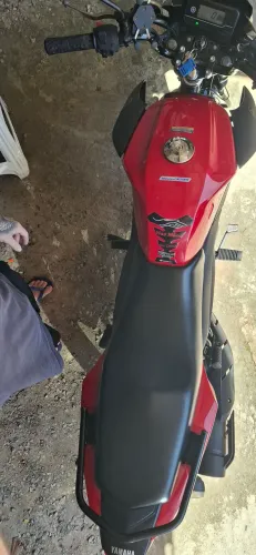 Moto em bom estado de conservação e baixa km so transferido e anda