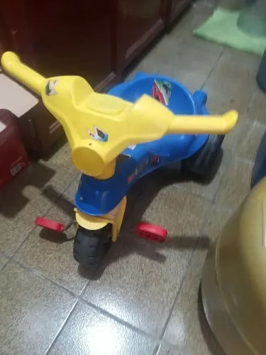 Triciclo Infantil Colorido - Resistente e Divertido