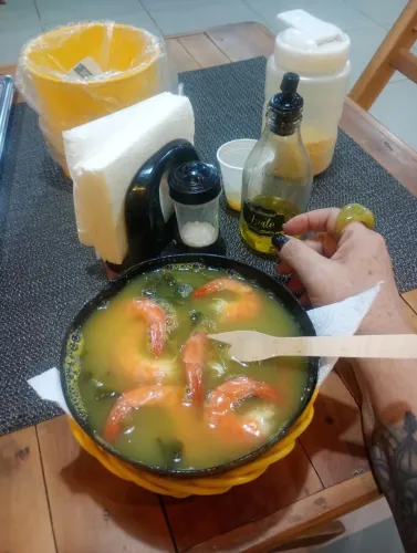 Vc está precisando de uma diarista ou doméstica? É só me chamar, tenho referência..
