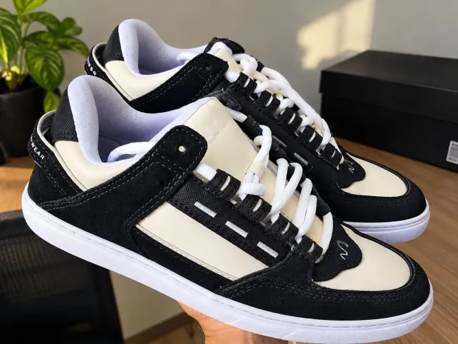Tenis Tesla Footwear - REFLETIVO