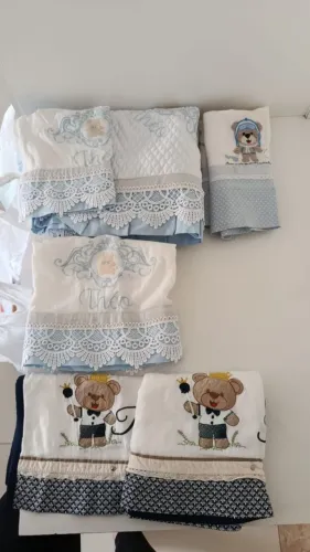 Kit 7 peças:  manta e fralda de ombro e pano de boca, personalizada com o nome Theo.