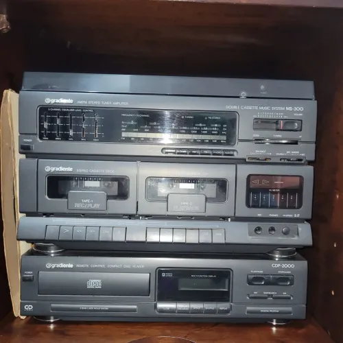 Aparelho de som 3 em 1 + CD player GRADIENTE, o toca fitas e o toca  CD,  não estão funcio