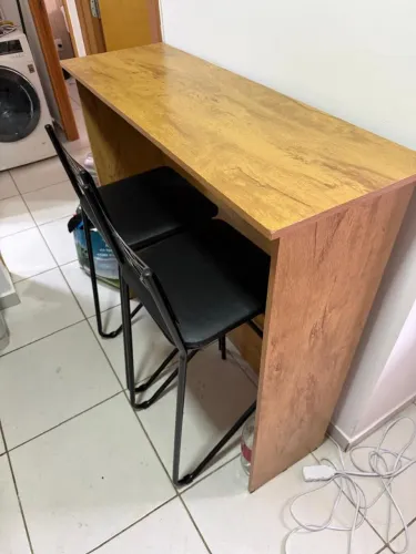 Bancada com cadeiras