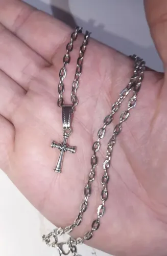 Crucifixo pingente pequeno pregos e manto. NOVO. Aço com banho de ródio. 60 cm e 4 mm.