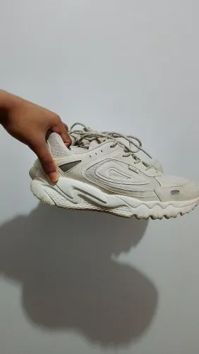 Tênis Fila Venture Tracer Lite Feminino na cor bege (off-white)