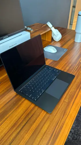 MacBook Air 13" M2 2022 16GB RAM 256GB SSD