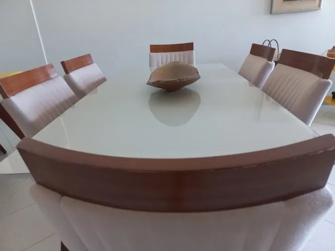 Mesa de jantar com 6 cadeiras