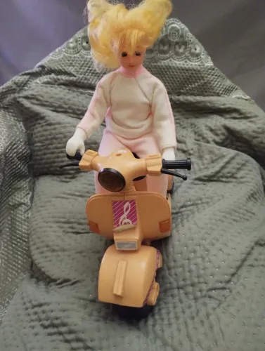 Boneca Antiga Com Moto Para Restauro.