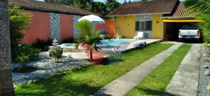 Casa em Guaratuba com Piscina, Edícula e Espaço Gourmet, 700m da Praia