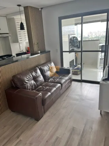 Com portaria 24 horas, elevador, academia, piscina, salão de festas, churrasqueira, playgr