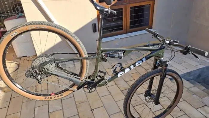 Bicicleta Caloi Full Carbon 