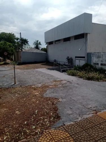 Aluga-se barracao para deposito ou comercio