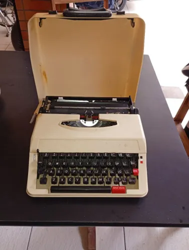 Máquina de escrever portátil