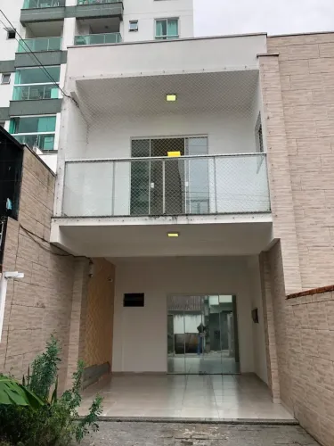 Casa com 03 Dormitórios no Bairro São João