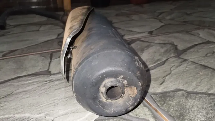 Escapamento original Honda operado pra estralado barulho mais grave