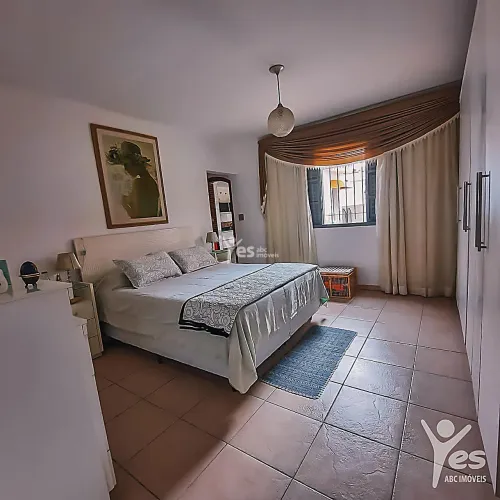 Casa de 530m², com planejados, 03 dormitórios sendo 01 suíte e 08 vagas de garagem Vila O
