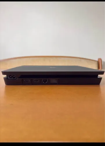 PS4 Slim 500GB + 2 controles originais