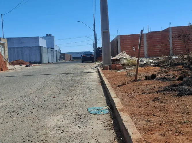 Terreno urbano perto da Faculdade Taiobeiras-MG