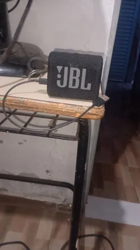 Caixinha da JBL número 4 semi nova