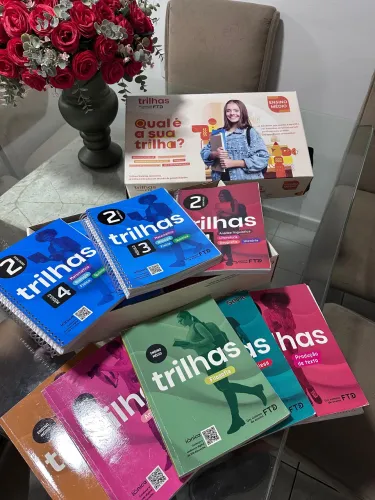 Livros Trilhas 2º ano do ensino médio/valor negociável 