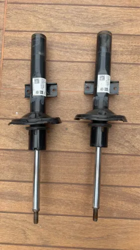 amortecedores dianteiros originais para o Volkswagen Virtus ou Volkswagen Polo.