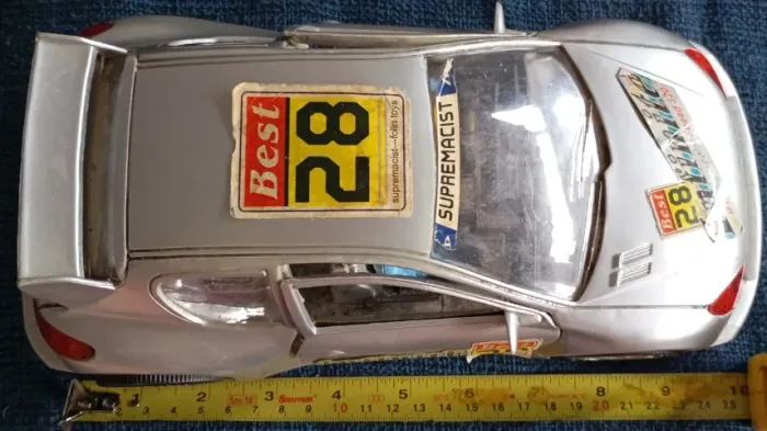 Miniatura Antiga Carro Com Bonecos 