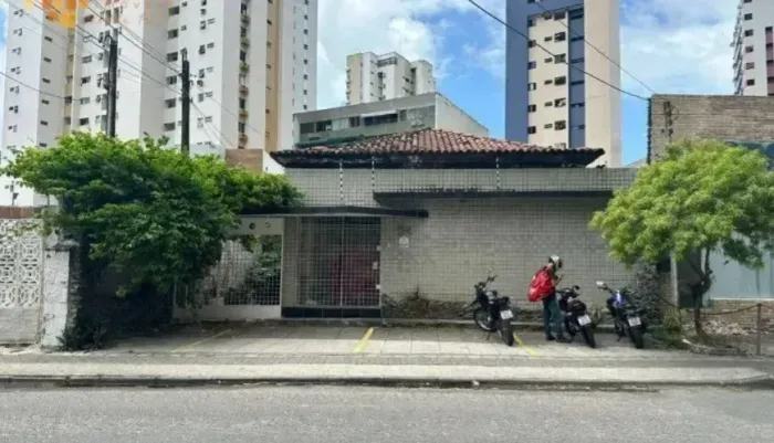 excelente casa para escritório, consultórios, escola entre outros!! nos Aflitos.