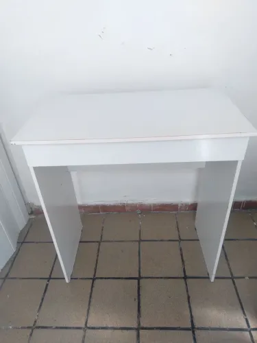Mesa escrivaninha compacta