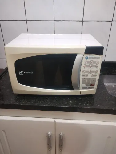 Microondas Eletrolux 20 litros funcionando perfeitamente, teste na hora 127v.