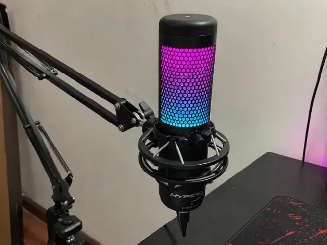 HyperX QuadCast S RGB + Braço Articulado