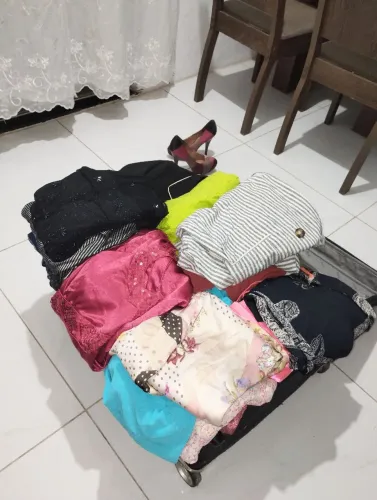 Vendo lote fechado com mais de 60 peças femininas para bazar ou brechó.
