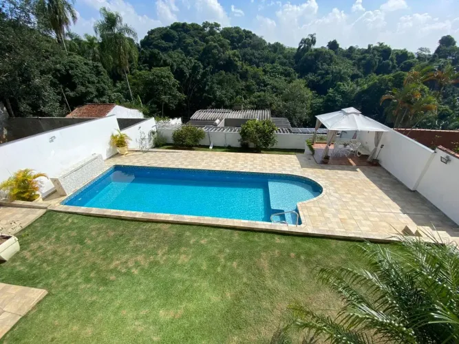 Casa ampla com piscina no condomínio Residencial Parque São Paulo - Cotia