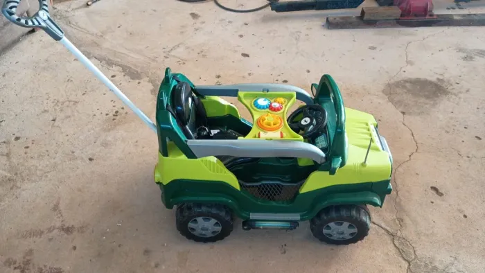 Carrinho passeio com pedal - Super conservado - Acompanha todos acessorios s/ detalhes
