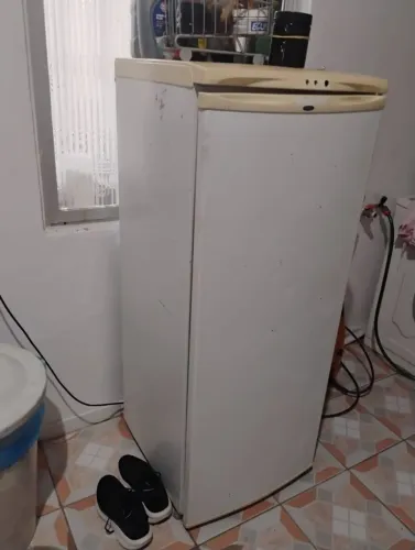 Vende Geladeira congelador interno