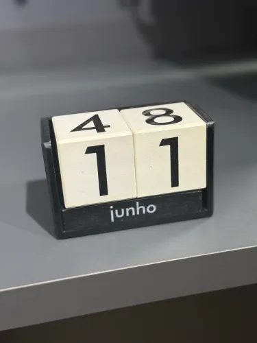Calendário de Mesa Sweet Home Office em Madeira - Blocos Perpétuos