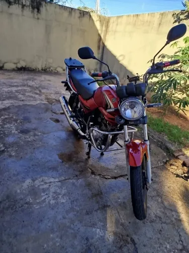 Venda de uma moto YBR 125 ano 2006 ,,, moto em dias só transferir super conservada