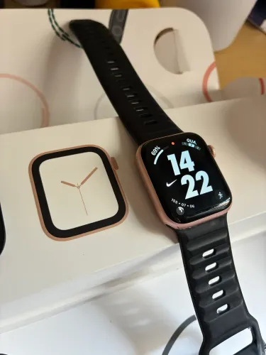 Apple Watch Séries 4 44MM Rose