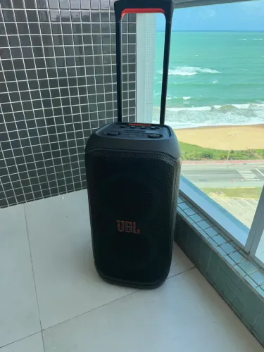 JBL POWERFUL BASS BOOST