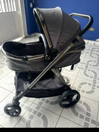 Carrinho de Bebê com Moises, Bebê Conforto e base para carro