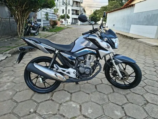 CG Titan 160 edição 40 anos.