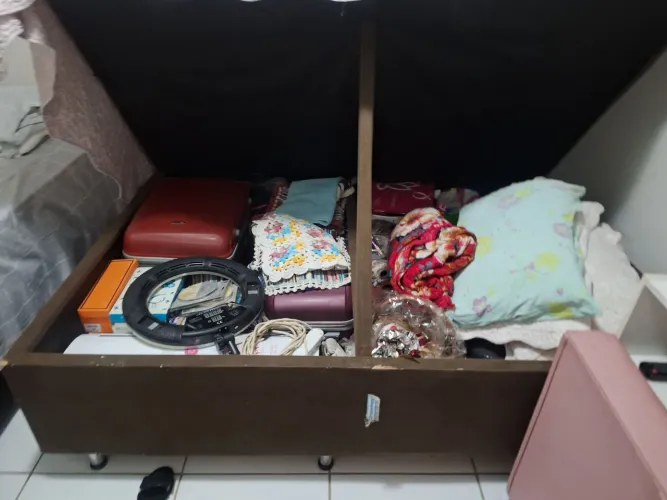 Cama com baú acoplado de casal usada com detalhes 