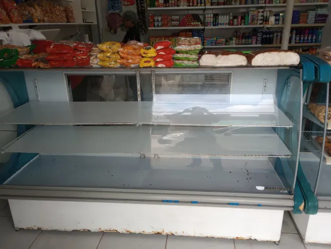 2 balcões expositores secos para padaria/conveniência