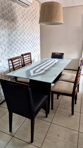Mesa de jantar com 6 cadeiras