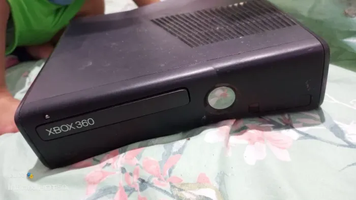 Vende-se Xbox 360 slim